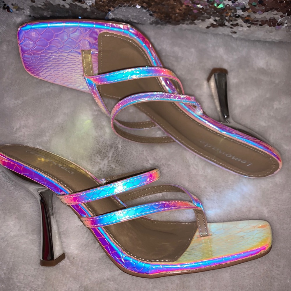 BRAND NEW - Iridescent thong sandal heels